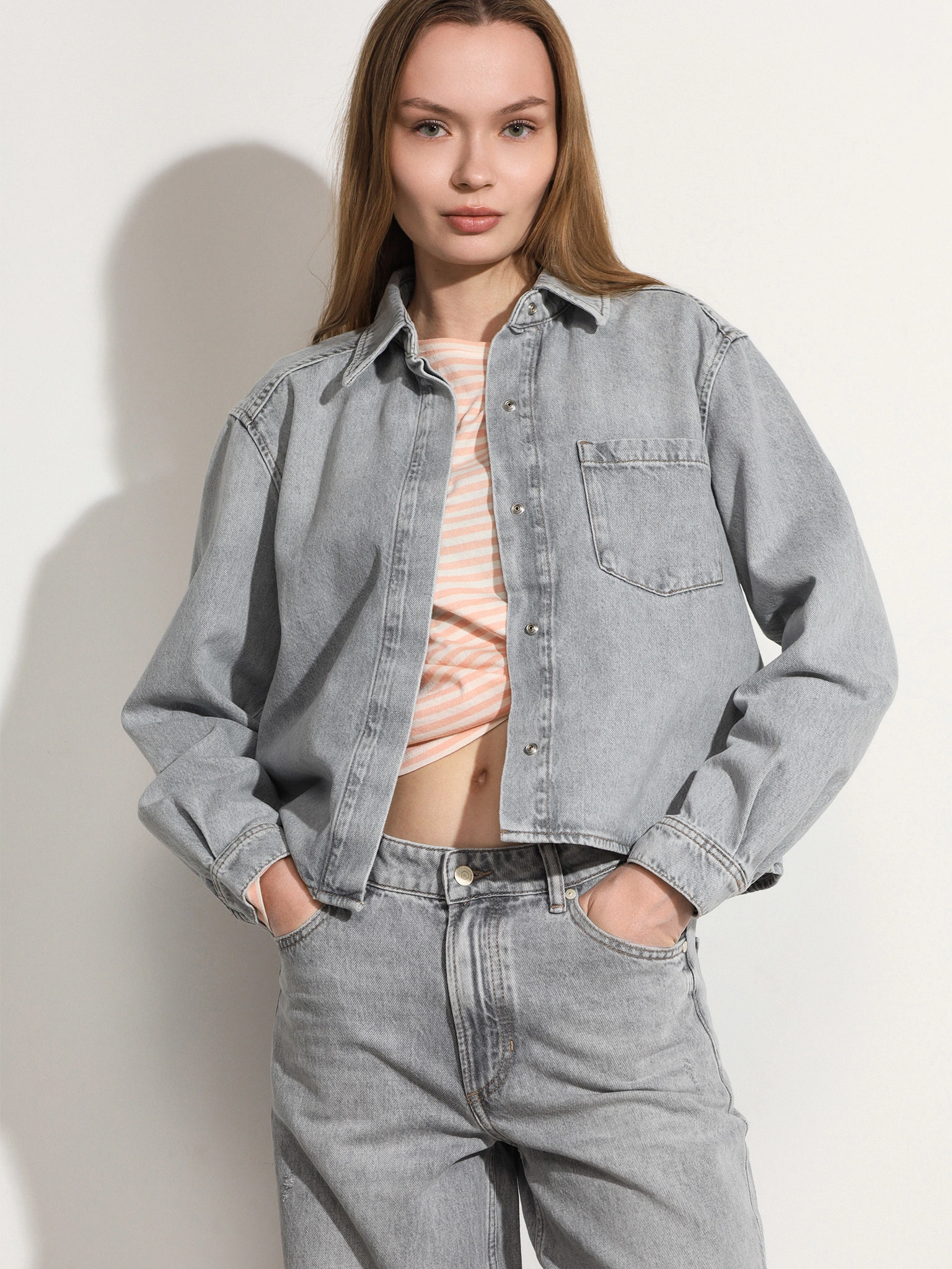 Жакет джинсовый укороченный серого цвета из хлопка